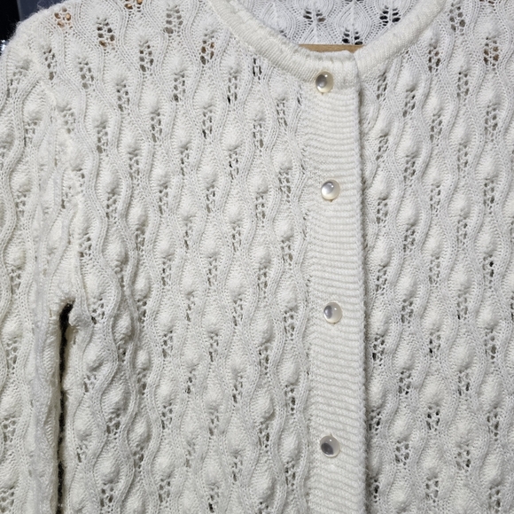 Vintage 50s scalloped buttondown white Cottagecore cardigan sweater - Picture 3 of 6
